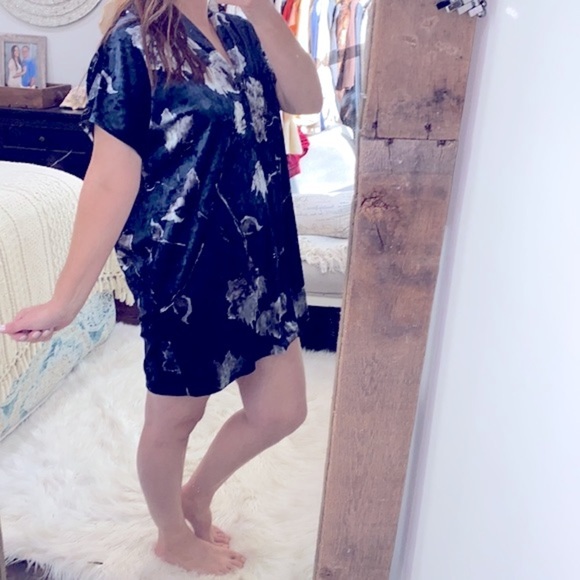 Karlie crushed velvet floral dress size small oversized - Picture 3 of 8